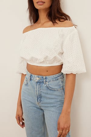 White Off shoulder anglaise topp