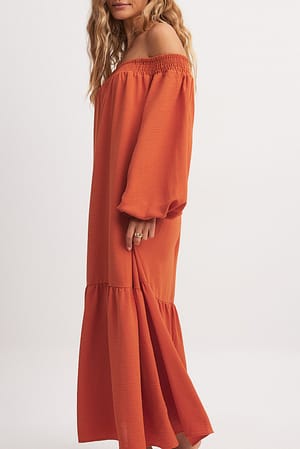 Rust Sukienka midi z długimi rękawami odsłaniająca ramiona