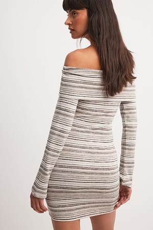 Beige Stripe Sukienka mini w paski odkrywająca ramiona