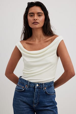 Off shoulder Waterfall Top Offwhite | NA-KD