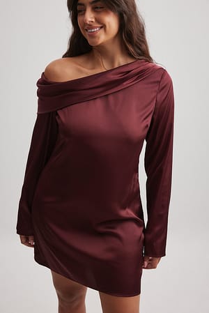 Burgundy Sukienka mini odsłaniająca jedno ramię