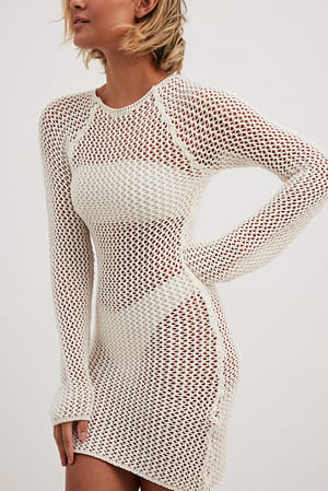 Offwhite Szydełkowa sukienka mini z odkrytymi plecami