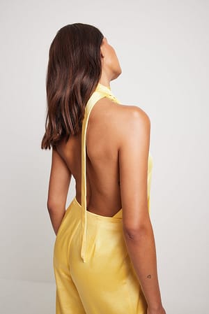 Yellow Jumpsuit med öppen rygg