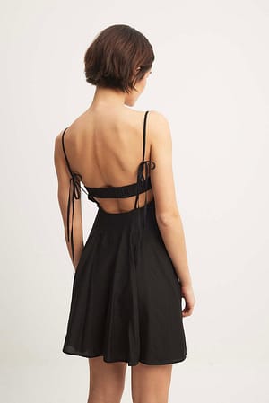 Black Mini-jurk met bandjes en open rug