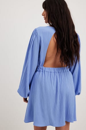 Light Blue Teksturowana sukienka mini z odsłoniętymi plecami