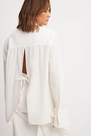 White Overhemd met open rug en strikdetail