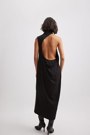 Black Kleid mit offenem Rücken und Rollkragen