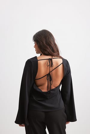 Black Bluse med vide ermer og åpen rygg