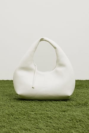 White Ovale Handtasche