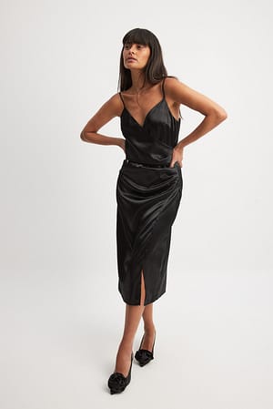Black Satynowa sukienka w kopertowym stylu