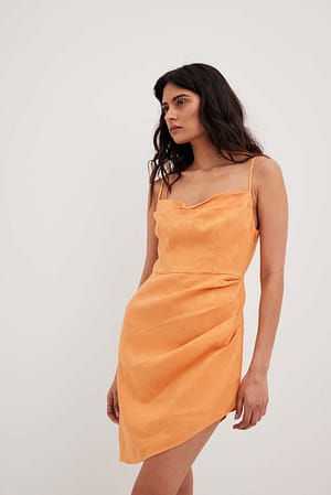 Orange Uitlopende linnen jurk met overslag