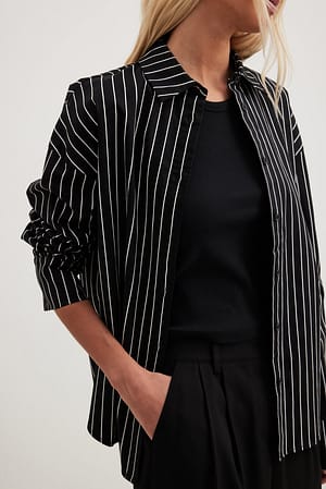 Black/White Stripe Oversized skjorte i bomull med striper