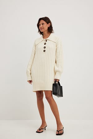 Cream Strikket sweater i overstørrelse med knapdetalje