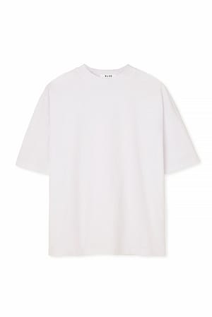 White Luźny t-shirt z opadającym ramieniem