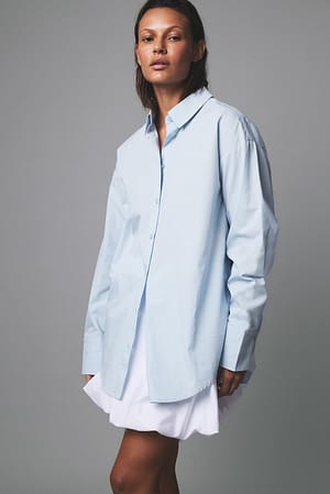 Light Blue Skjorte i overstørrelse i bomuld med lange ærmer