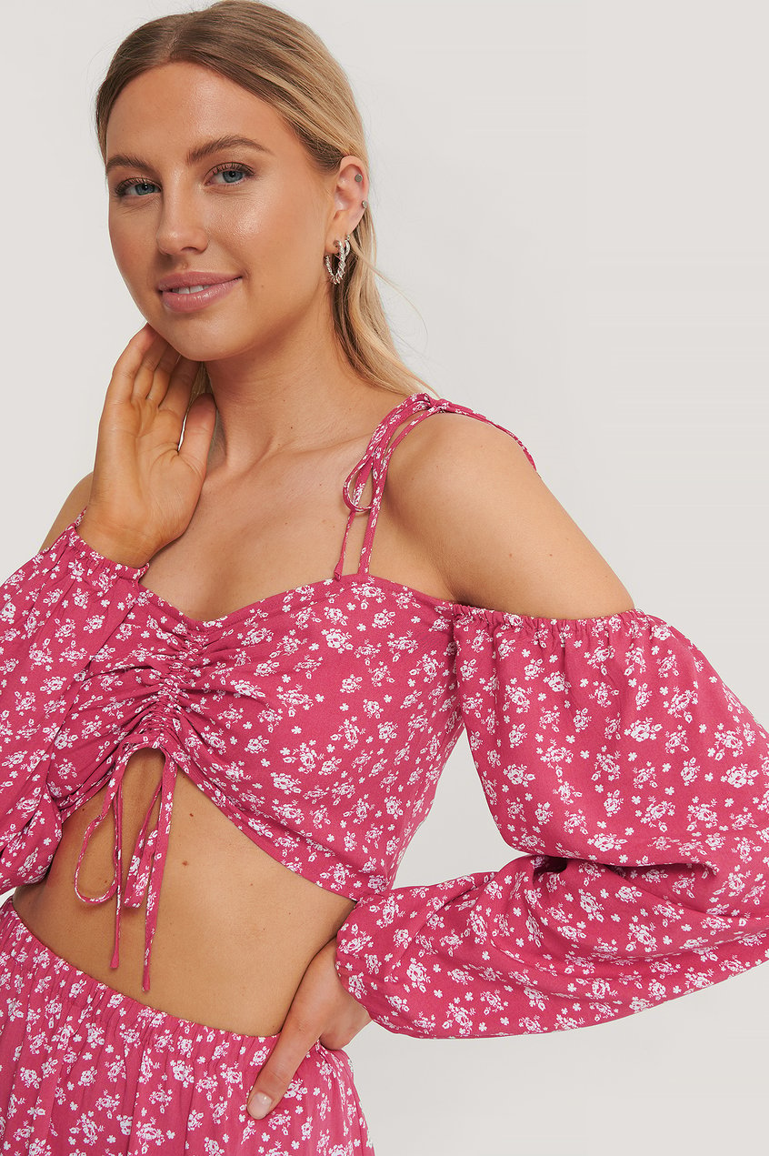 Oberteile Influencer Collections | Cropped-Top mit Schnürdetail - RV92408