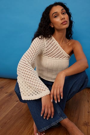 Offwhite Gestricktes One-Shoulder-Top mit Muster