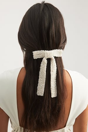 White Haarschleife mit Perle
