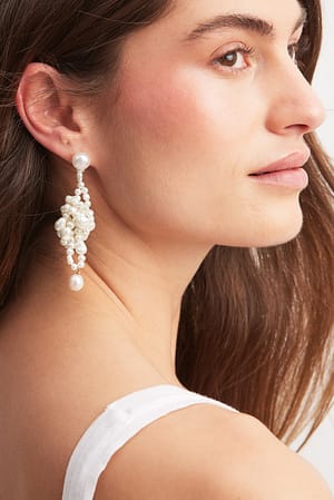 White Boucles d'oreilles avec nœud et perle