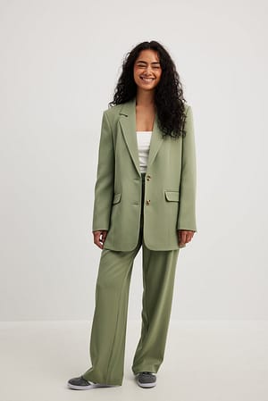 Tea Green Kostymbyxor med plisserad detalj och mellanhög midja
