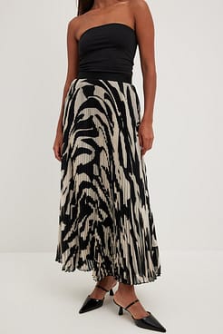 Pleated Chiffon Midi Skirt Outfit