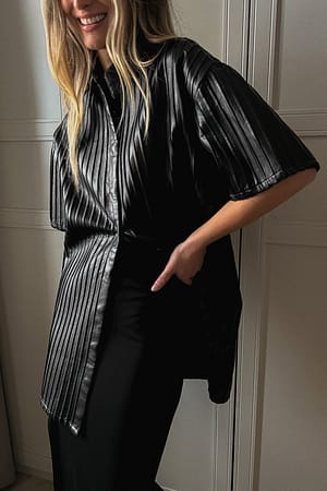 Black Robe courte plissée en similicuir