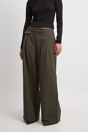 Dark Olive Luźne spodnie z ozdobnymi kieszeniami ze średnim stanem