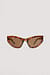 Spetsiga kraftiga solglasögon med cateye-design