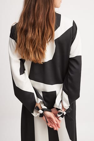 Black/White Print Zwiewna sukienka maxi z nadrukiem