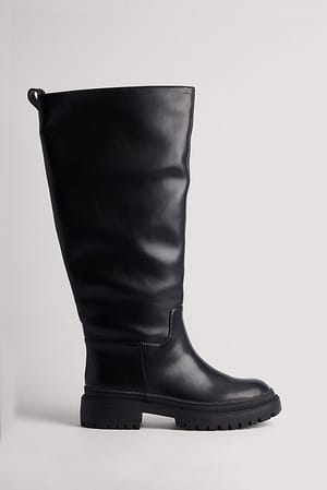 Black Schaft-Stiefel mit Profil-Sohle