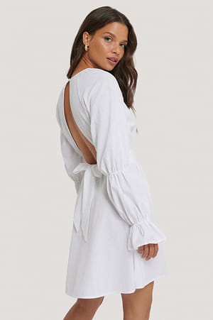 White Kleid Mit Offener Rückenpartie