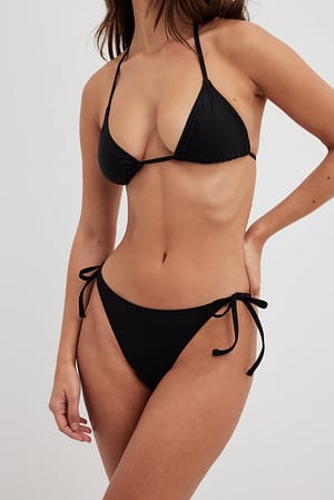 Black Bikini-Höschen mit Schnüren