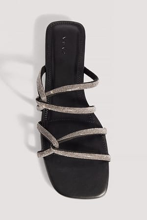 Black Platta sandaler med remmar