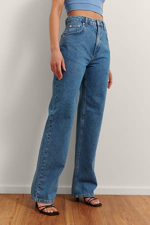 Blue Jean mit weiten Beinen und hoher Taille