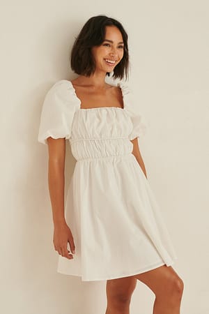White Ekologiczna sukienka z kwadratowym dekoltem