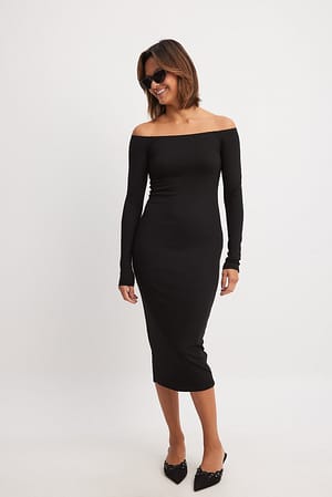Black Karbowana sukienka midi z odsłoniętymi ramionami