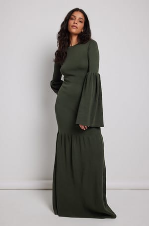 Dark Green Ribbestrikket kjole med volanger