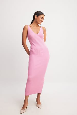 Pink Ribbstickad klänning med djup rygg
