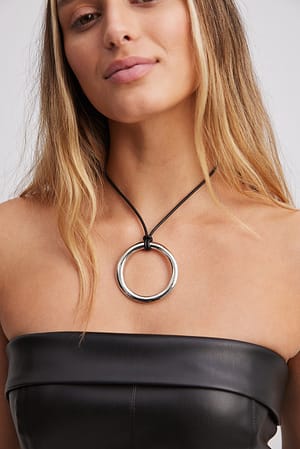Black/Silver Collar con colgante de anillo