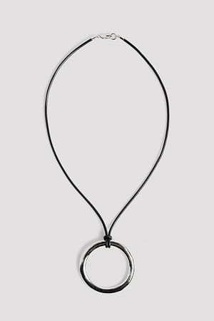 Black/Silver Collier à pendentif anneau