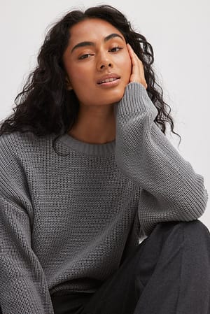 Round Neck Knitted Sweater Grey | NA-KD