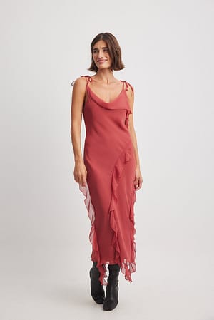 Soft Red Midi-jurk met ruches van chiffon met strikdetail