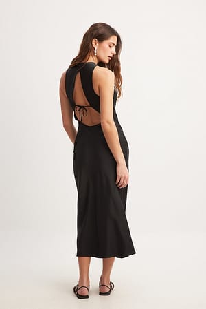 Black Satynowa sukienka midi odsłaniająca plecy