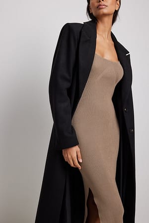 Taupe Midi-jurk met split en lage ronde hals