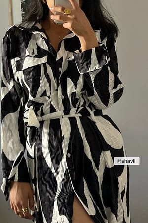 Black/White Print Swirl Pattern Midi Shirt Dress
