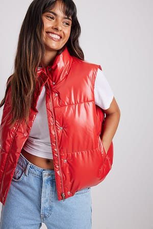Shiny Cropped Vest Red | NA-KD