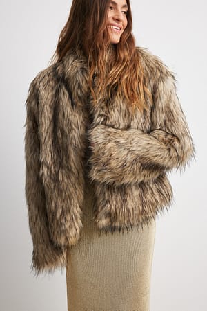 Short Faux Fur Jacket Beige | NA-KD