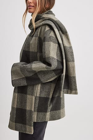 Checked Short Scarf Detailed Coat