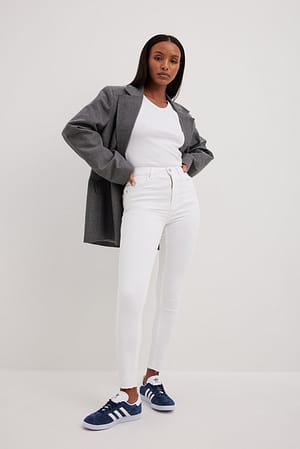 White Organische skinny jeans met hoge taille en ruwe zoom