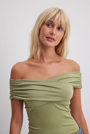 Light Green Mouwloze off-shoulder top